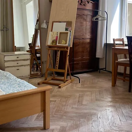 Apartment Art Center *